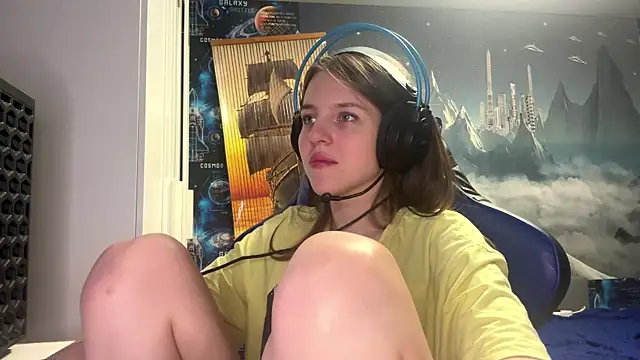 Elira Breeze online show from March 1, 2026, 4:42 pm