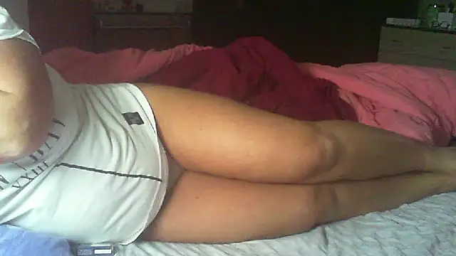 Snapshot of Lauray1 chatting on February 22, 2026, 6:28 pm Lauray1 online show from February 22, 2026, 6:28 pm