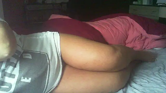 Lauray1 online show from April 5, 2026, 8:39 pm