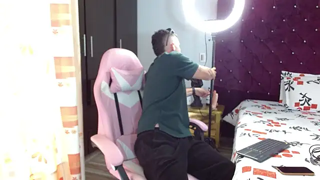 Snapshot of BooyHott_ chatting on November 10, 2025, 6:51 pm BooyHott online show from November 10, 2025, 6:51 pm