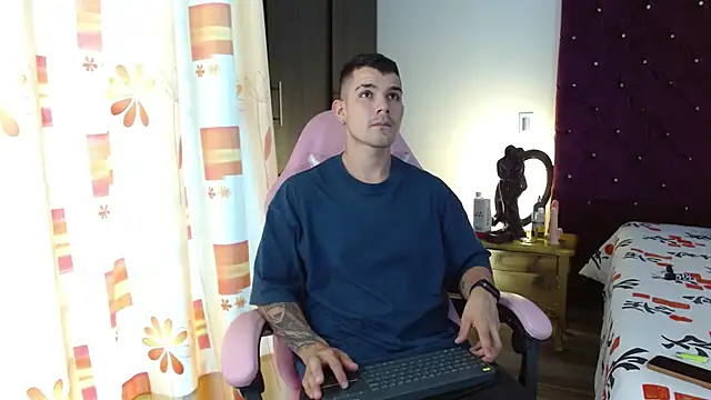 Snapshot of BooyHott_ chatting on November 14, 2025, 7:12 pm BooyHott online show from November 14, 2025, 7:12 pm