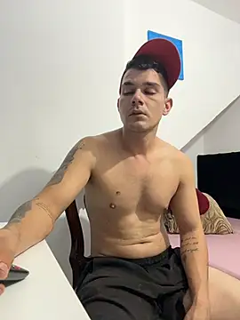 Snapshot of BooyHott_ chatting on November 30, 2025, 10:47 pm BooyHott online show from November 30, 2025, 10:47 pm