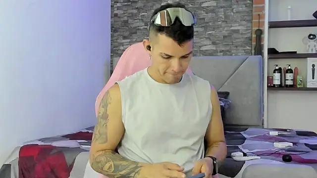 Snapshot of BooyHott_ chatting on February 5, 2026, 7:29 pm BooyHott online show from February 5, 2026, 7:29 pm