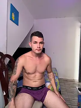 Snapshot of BooyHott_ chatting on February 8, 2026, 6:55 pm BooyHott online show from February 8, 2026, 6:55 pm