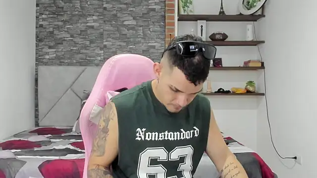 Snapshot of BooyHott_ chatting on February 11, 2026, 7:08 pm BooyHott online show from February 11, 2026, 7:08 pm