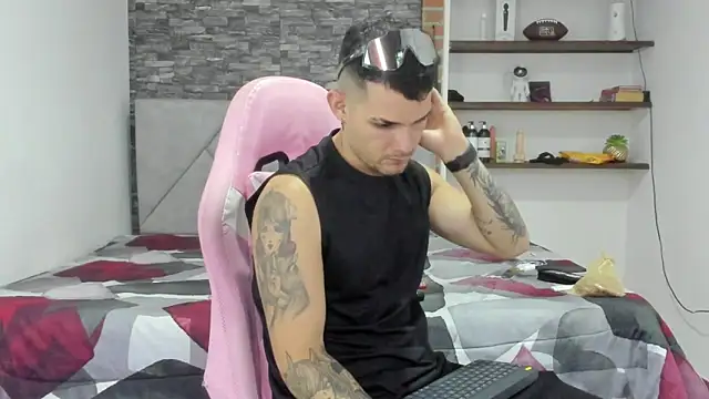 Snapshot of BooyHott_ chatting on February 12, 2026, 7:20 pm BooyHott online show from February 12, 2026, 7:20 pm