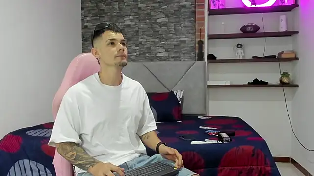 Snapshot of BooyHott_ chatting on February 21, 2026, 7:37 pm BooyHott online show from February 21, 2026, 7:37 pm