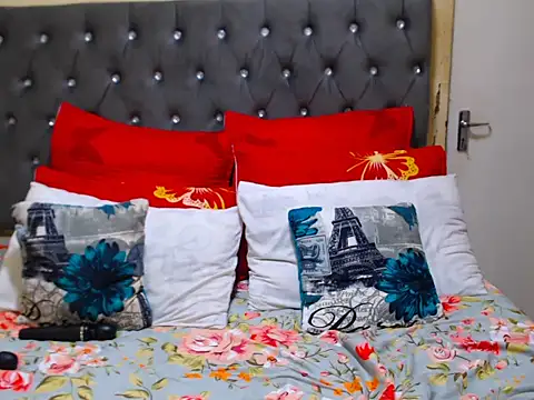 Snapshot of SexyCurves96 chatting on October 10, 2025, 9:36 pm SexyCurves96 online show from October 10, 2025, 9:36 pm