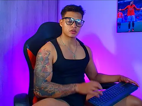 Snapshot of evan_greey chatting on October 9, 2025, 3:48 am evan greey online show from October 9, 2025, 3:48 am