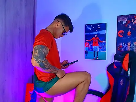 Snapshot of evan_greey chatting on October 16, 2025, 4:24 am evan greey online show from October 16, 2025, 4:24 am