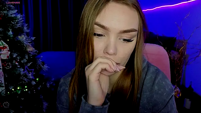 KitsyMoore online show from December 15, 2025, 1:15 pm