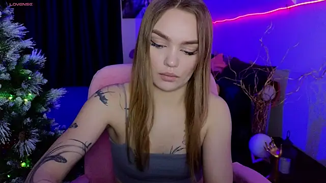 KitsyMoore online show from December 20, 2025, 1:07 pm