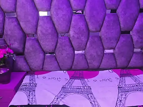 burbuja pink  online show from February 17, 2026, 3:25 am