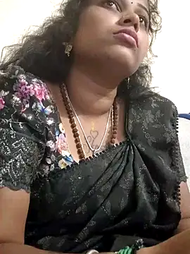 sweetqueen143 online show from November 10, 2025, 4:17 pm