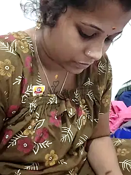 sweetqueen143 online show from February 22, 2026, 7:01 pm