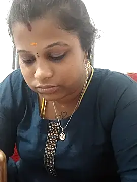 sweetqueen143 online show from April 13, 2026, 10:54 am