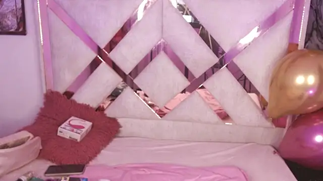 ladymooncs online show from January 14, 2026, 4:18 am