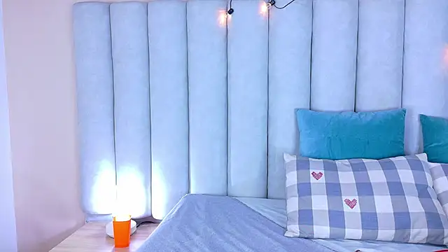 MyApril   online show from October 4, 2025, 11:52 am