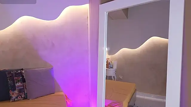 SaraGuzmann online show from January 14, 2026, 7:19 pm