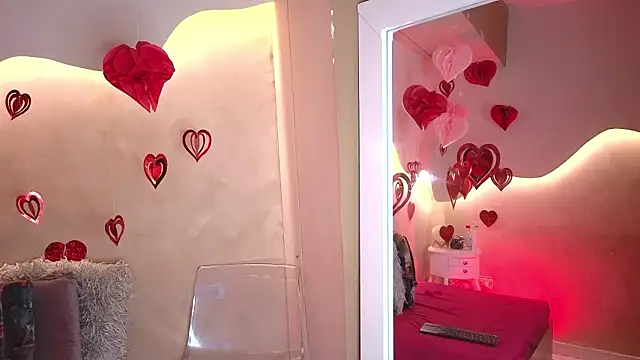 Snapshot of SaraGuzmann chatting on February 13, 2026, 7:54 pm SaraGuzmann online show from February 13, 2026, 7:54 pm