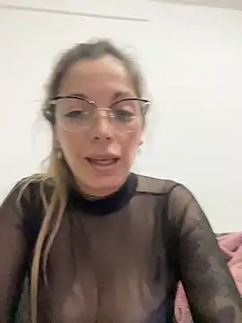 julietacollins11 online show from September 23, 2025, 4:43 pm