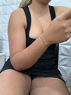 Valeriacris online show from April 23, 2026, 3:25 pm
