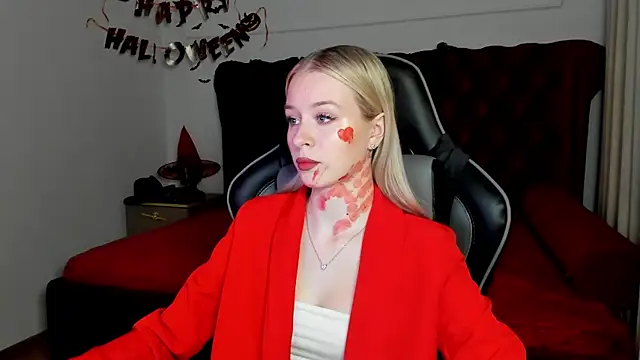 MiaGraces online show from October 31, 2025, 6:20 pm