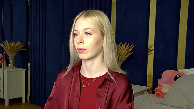 MiaGraces online show from November 11, 2025, 6:08 pm