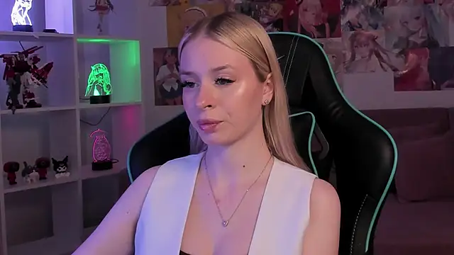 MiaGraces online show from November 13, 2025, 5:23 pm