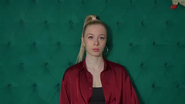 MiaGraces online show from December 14, 2025, 5:24 am