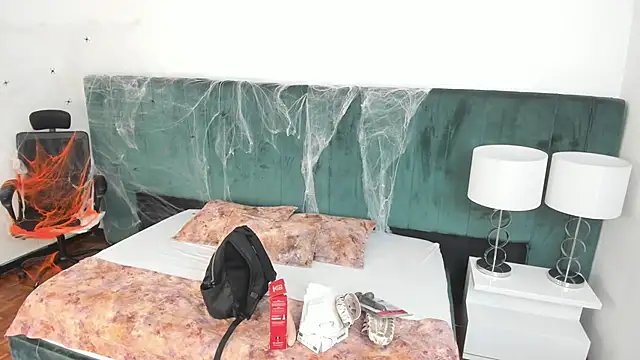 VanessaParis   online show from October 18, 2025, 8:42 pm