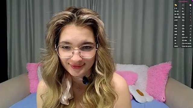 vivyboo111 online show from November 26, 2025, 8:32 pm