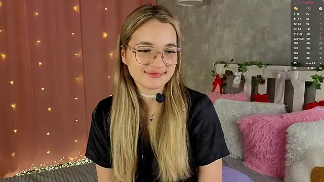 vivyboo111 online show from February 2, 2026, 7:23 pm