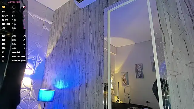 Snapshot of EmillyLim chatting on December 19, 2025, 8:05 pm EmillyLim online show from December 19, 2025, 8:05 pm