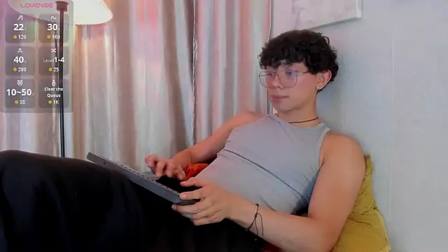 Snapshot of liam_twiink chatting on May 6, 2026, 8:03 pm liam twiink online show from May 6, 2026, 8:03 pm