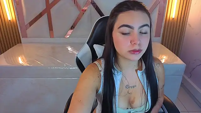 scarlett smith tp online show from October 7, 2025, 12:46 pm