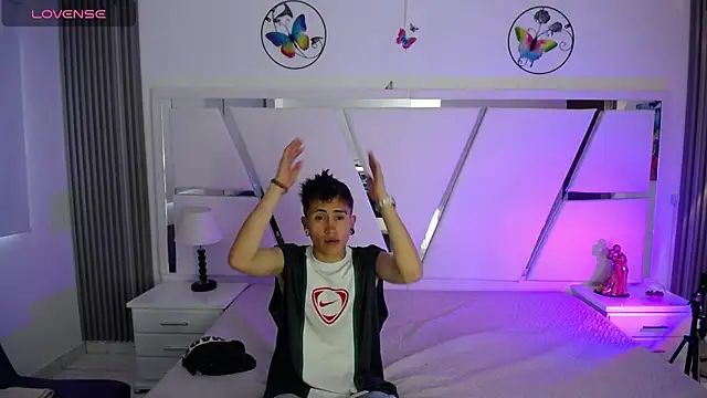 Snapshot of oblivionlove chatting on February 4, 2026, 12:33 pm oblivionlove online show from February 4, 2026, 12:33 pm