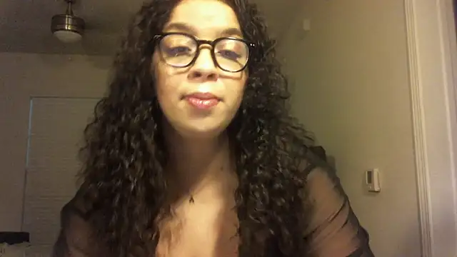 Snapshot of lotuzpetals chatting on September 30, 2025, 12:37 am lotuzpetals online show from September 30, 2025, 12:37 am