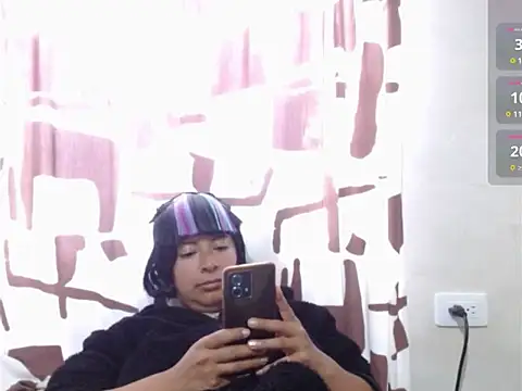 Acelinrose online show from April 17, 2026, 12:19 pm