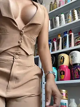 Snapshot of FOX_LATINA chatting on March 14, 2026, 6:24 pm FOX LATINA online show from March 14, 2026, 6:24 pm