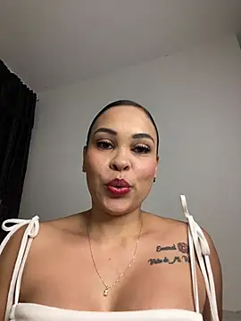 Snapshot of FOX_LATINA chatting on April 4, 2026, 1:15 am FOX LATINA online show from April 4, 2026, 1:15 am