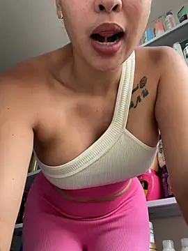 Snapshot of FOX_LATINA chatting on April 15, 2026, 8:31 pm FOX LATINA online show from April 15, 2026, 8:31 pm