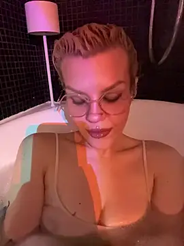 Snapshot of tacodeluxxxe chatting on November 5, 2025, 4:18 pm tacodeluxxxe online show from November 5, 2025, 4:18 pm