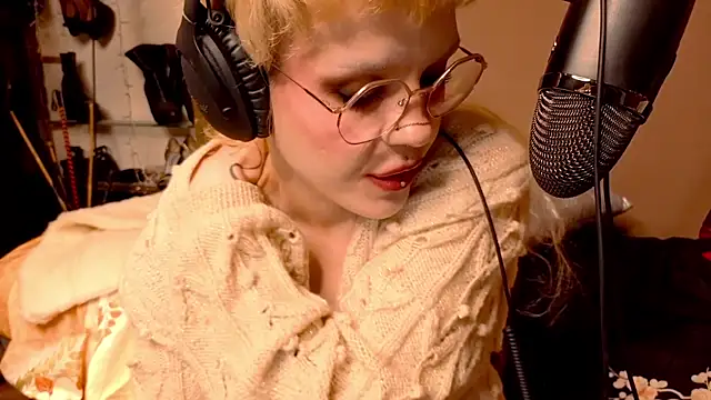 Snapshot of tacodeluxxxe chatting on December 1, 2025, 5:07 pm tacodeluxxxe online show from December 1, 2025, 5:07 pm