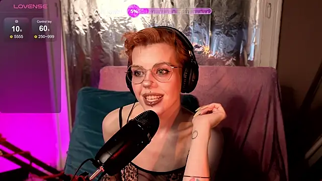 tacodeluxxxe online show from April 12, 2026, 3:11 am