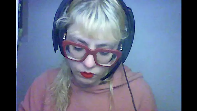 BlondieTami online show from October 9, 2025, 11:47 pm