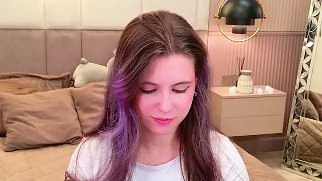 Akira Halls online show from November 13, 2025, 8:41 pm