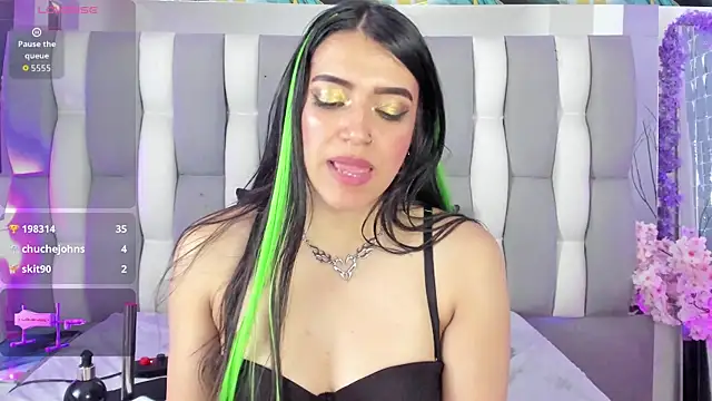 IsaDiiaz online show from April 19, 2026, 5:12 pm