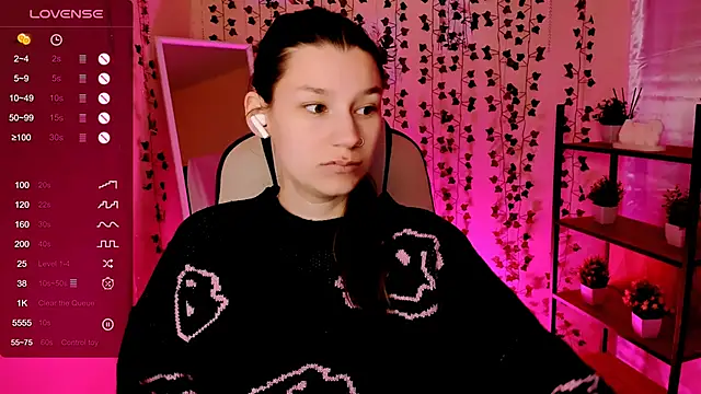 LinaBlossom  online show from May 7, 2026, 2:28 am
