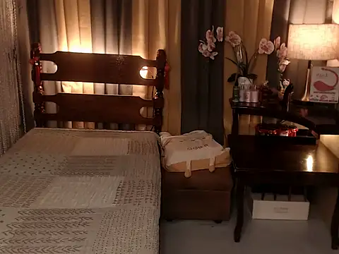 Jastine hunk online show from February 5, 2026, 4:06 am